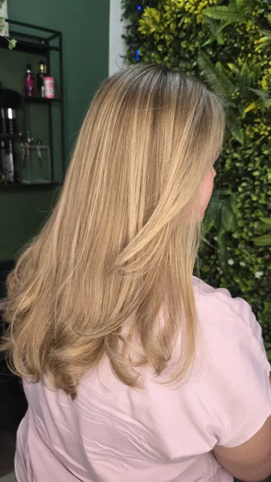 Miodowy blond z pasemkami, drugie ujęcie